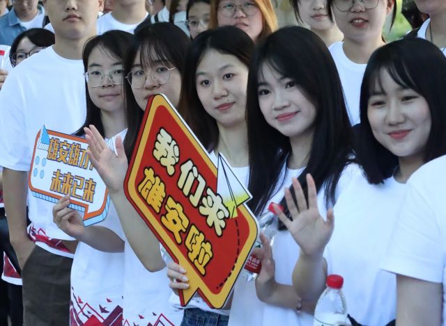 万搏在线注册,(中国)科技公司师生参访新区启动区 (2).jpg